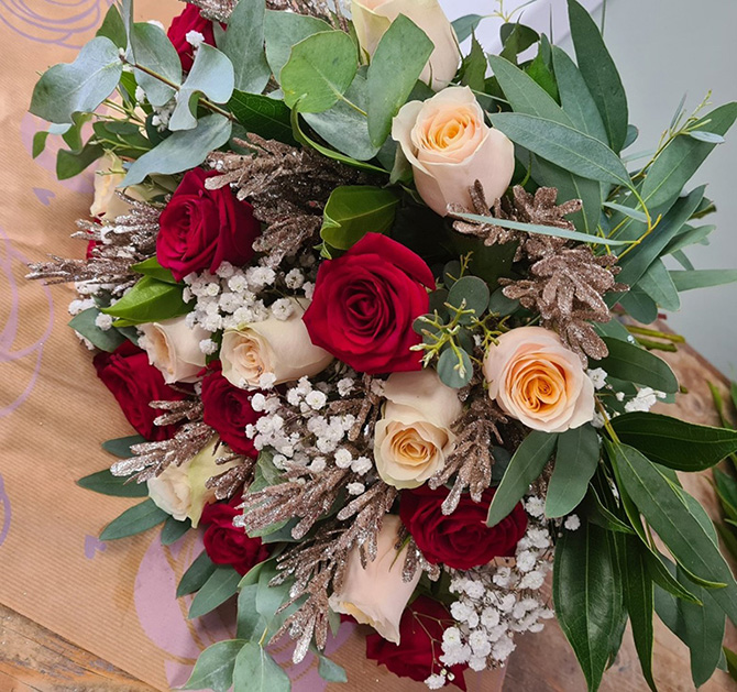 bride hand tied bouquets WB14