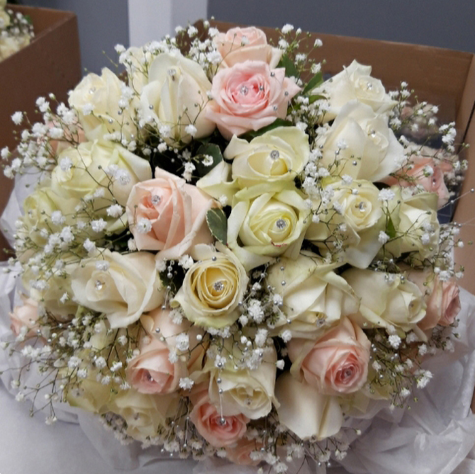bride hand tied bouquets WB15