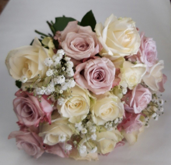 bride hand tied bouquets WB16