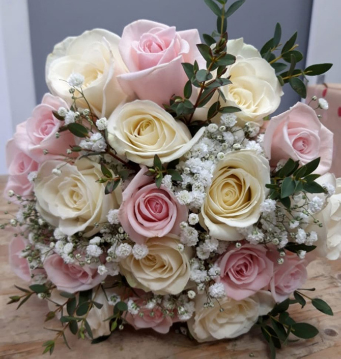 bride hand tied bouquets WB6