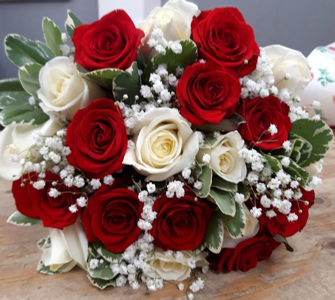 bride hand tied bouquets WB7